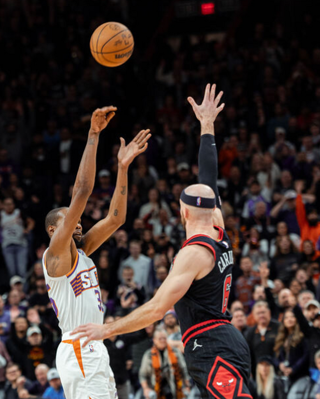 九游娱乐- 巴西杜兰特运球出界 