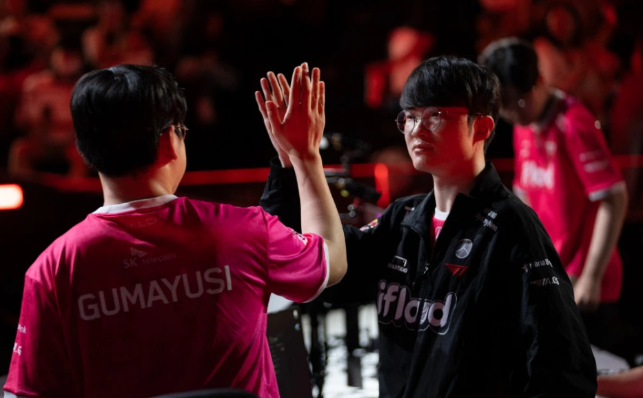 九游-关于Faker回归赛场，惊险取胜首场状态亮眼，皇家马德里观众沸腾！的信息